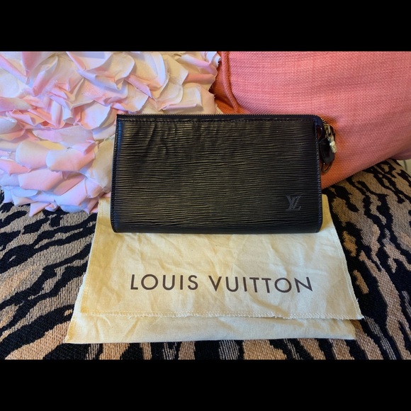 Louis Vuitton Handbags - Louis Vuitton epic pochette.
